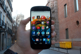 Illustration for article titled YotaPhone 2, análisis: por fin alguien hace algo diferente